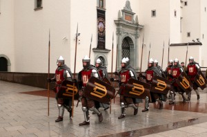 Prie Valdovų rūmų - viduramžių kariūnai.